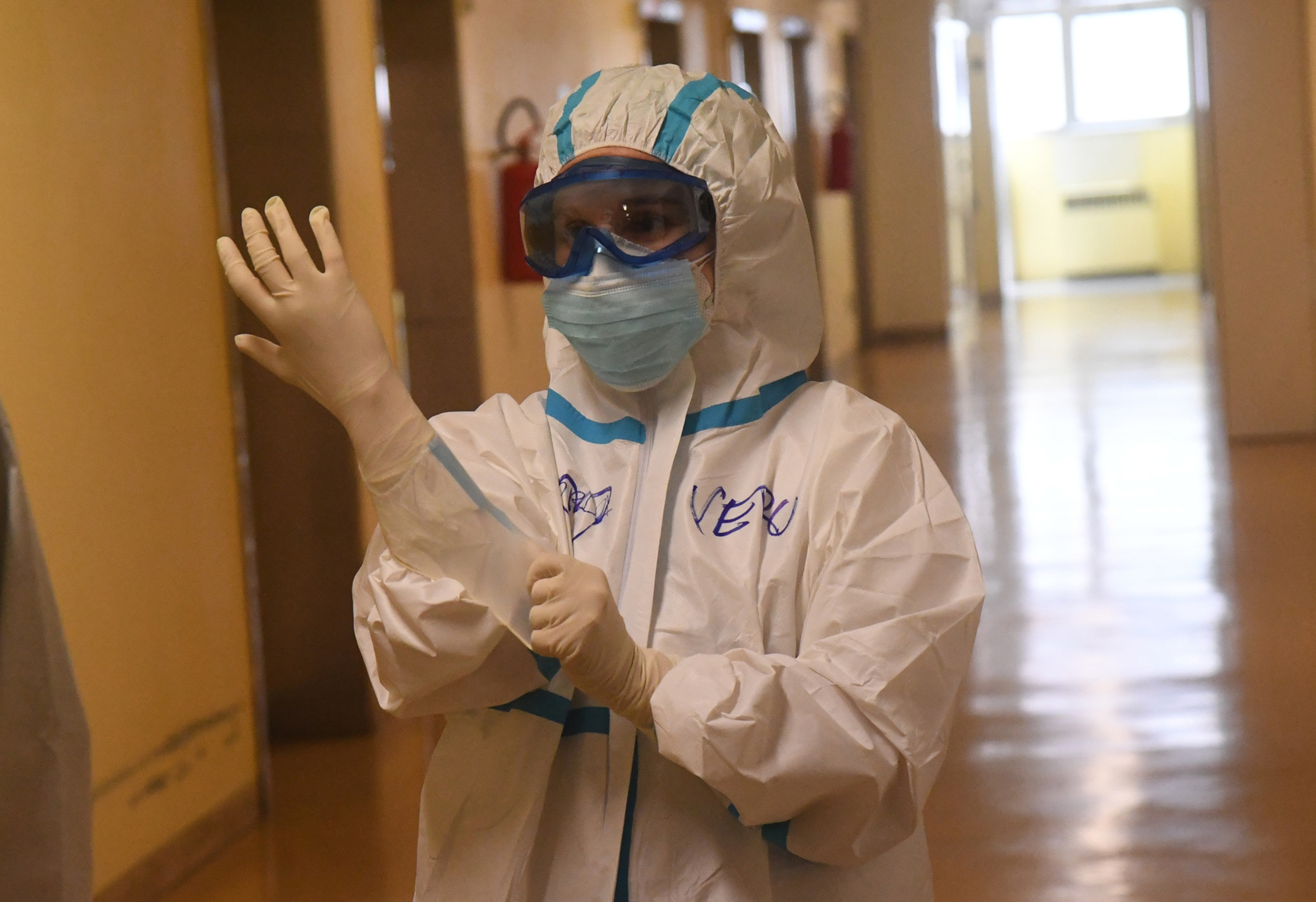 全国医务人员累计确诊1716例,全国医务人员共死亡多少人-第1张图片