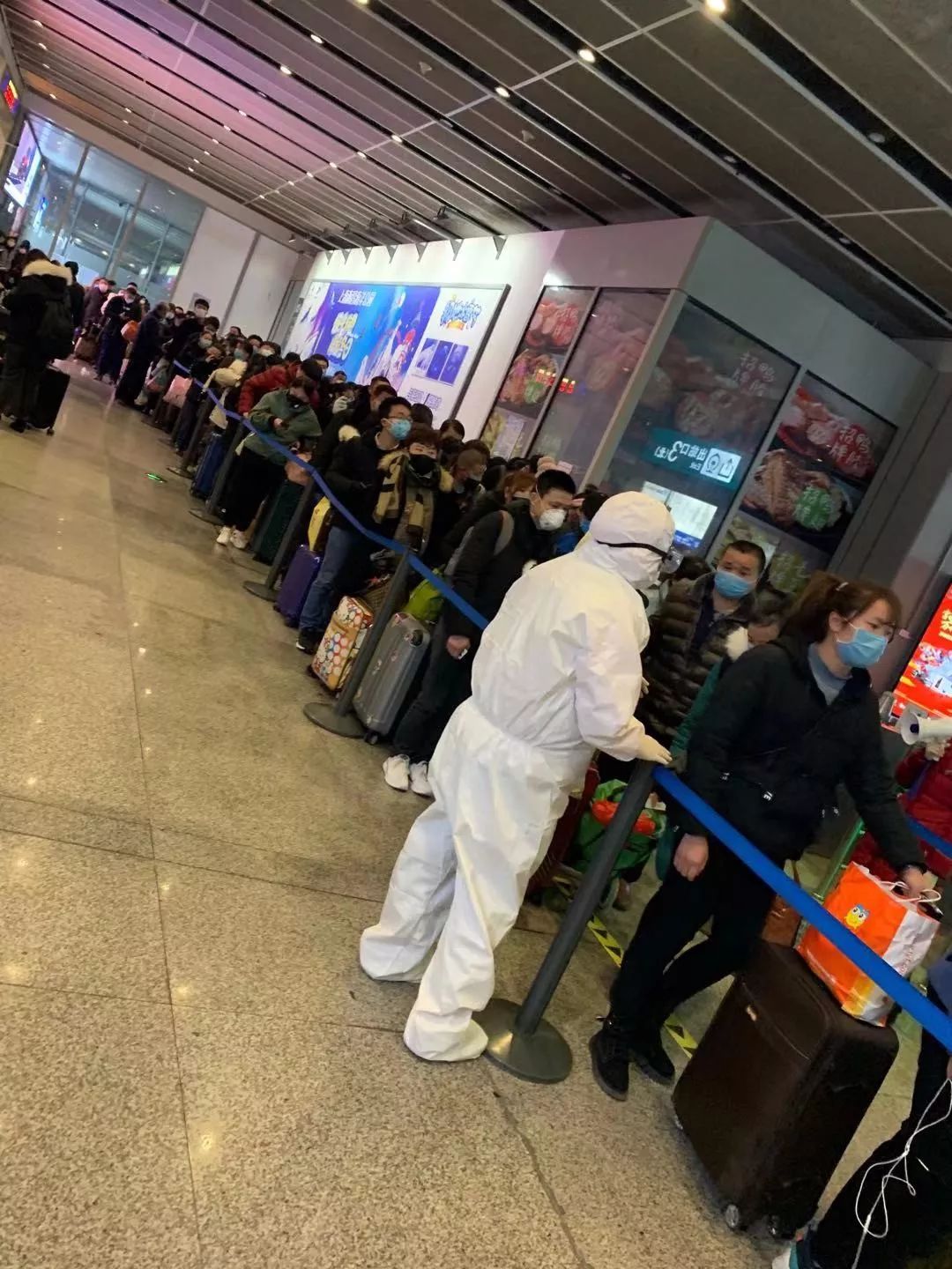 “上海疫情存在面上暴发潜在风险” 上海的疫情防控形势严峻吗？-第1张图片