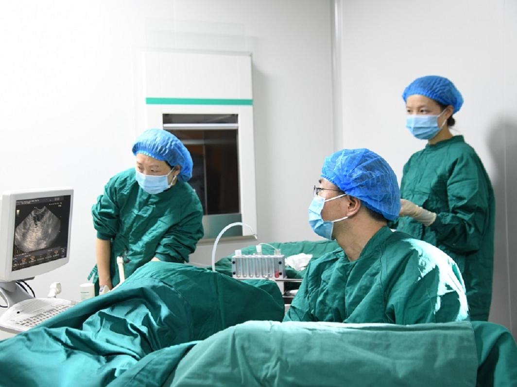 广东昨增本土确诊74例:深圳69例︰(广东疫情深圳确诊人数)